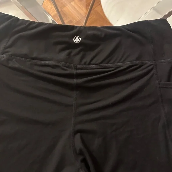 Gaiam XL 3/4 Length Leggings - Picture 3 of 4